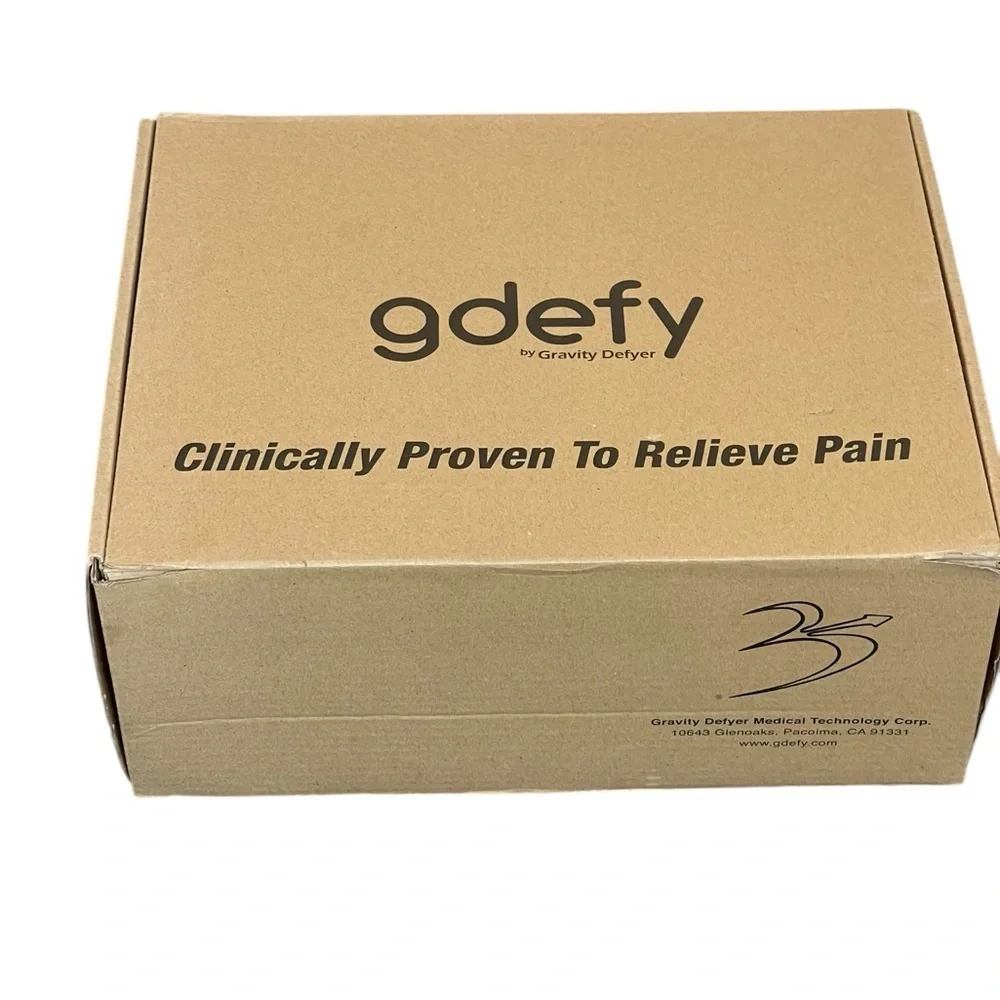 NWT GDEFY Orion Athletic shoes tan/ white‎ size 10